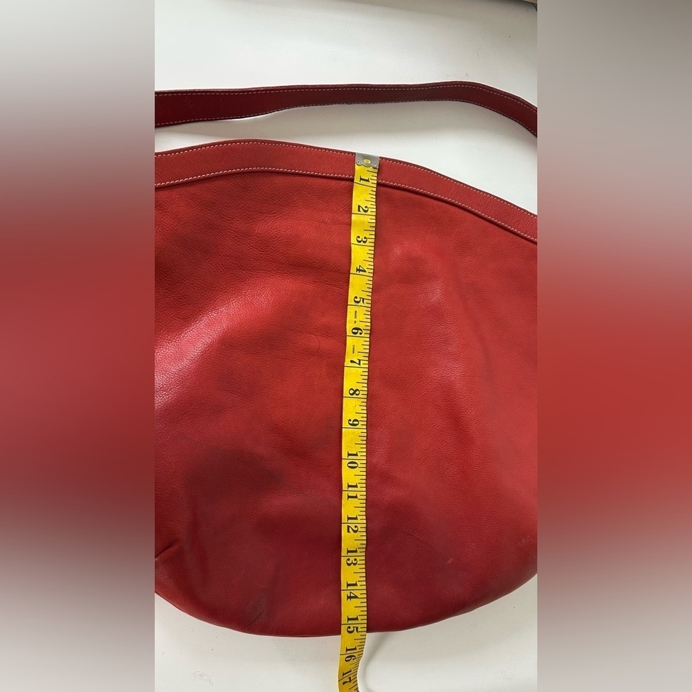 GOJI BRICK RED GENUINE LEATHER HOBO BAG. BRASS HARDWARE, RED ZIP. - Picture 8 of 8